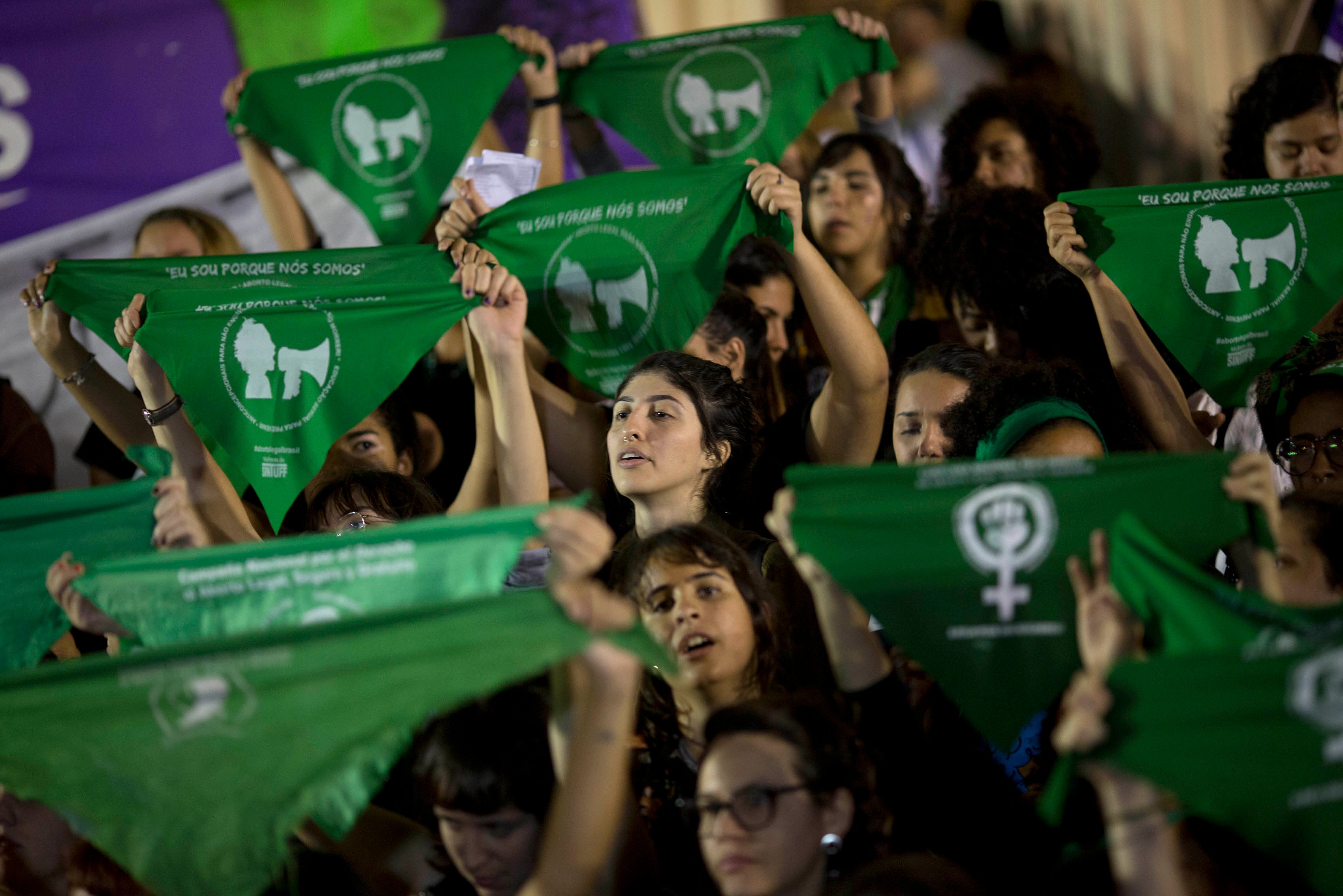 Manifestantes a favor de la legalización del aborto en Río de Janeiro, Brasil, el 8 de agosto de 2018. © 2018 AP Photo/Silvia Izquierdo 