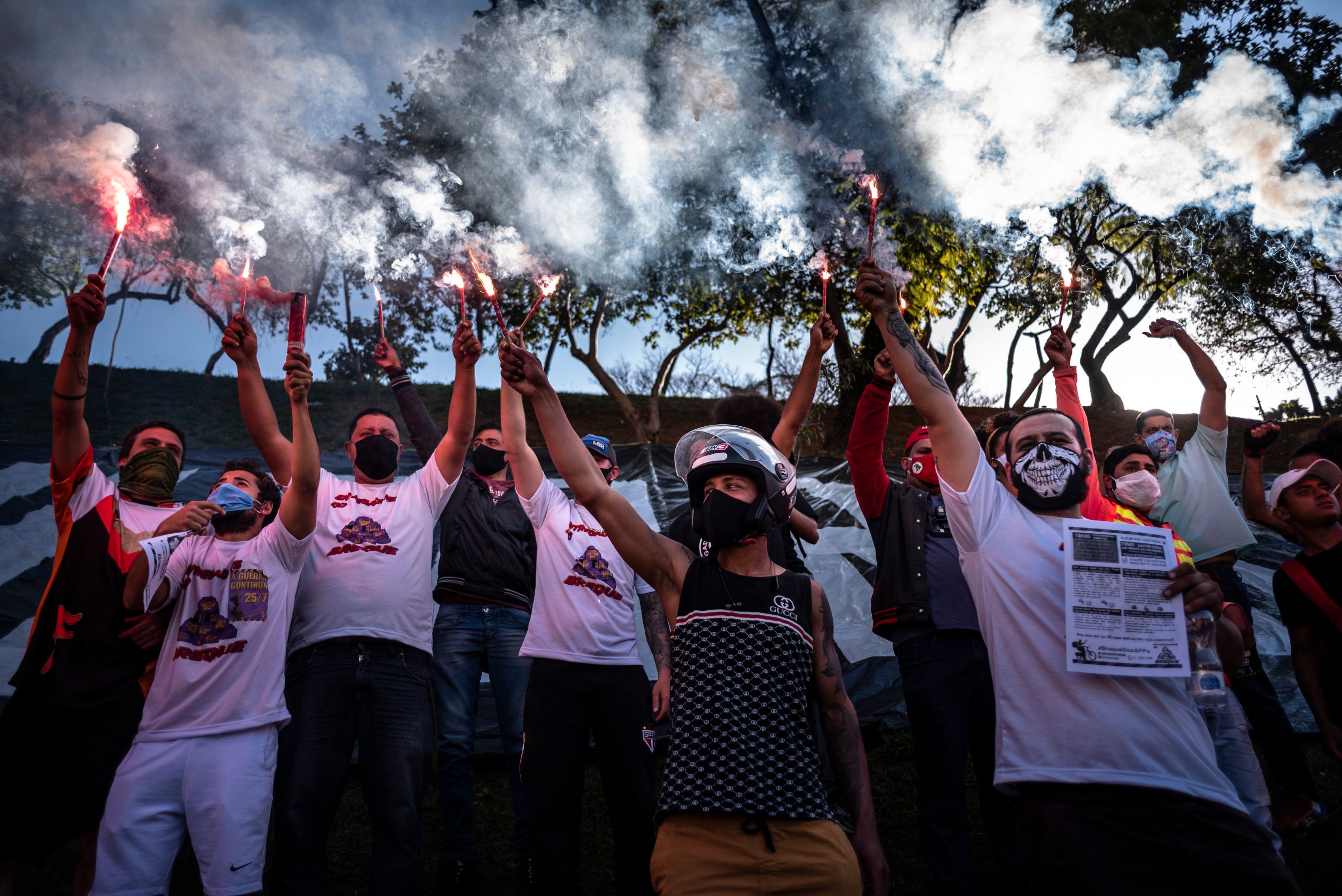 202010bhr_brazil_gigworkerprotest