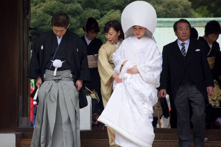 Traditional wedding ceremony at Meiji Shrine, Tokyo | Image: Jon Connell/Wikimedia Commons CC BY 2.0