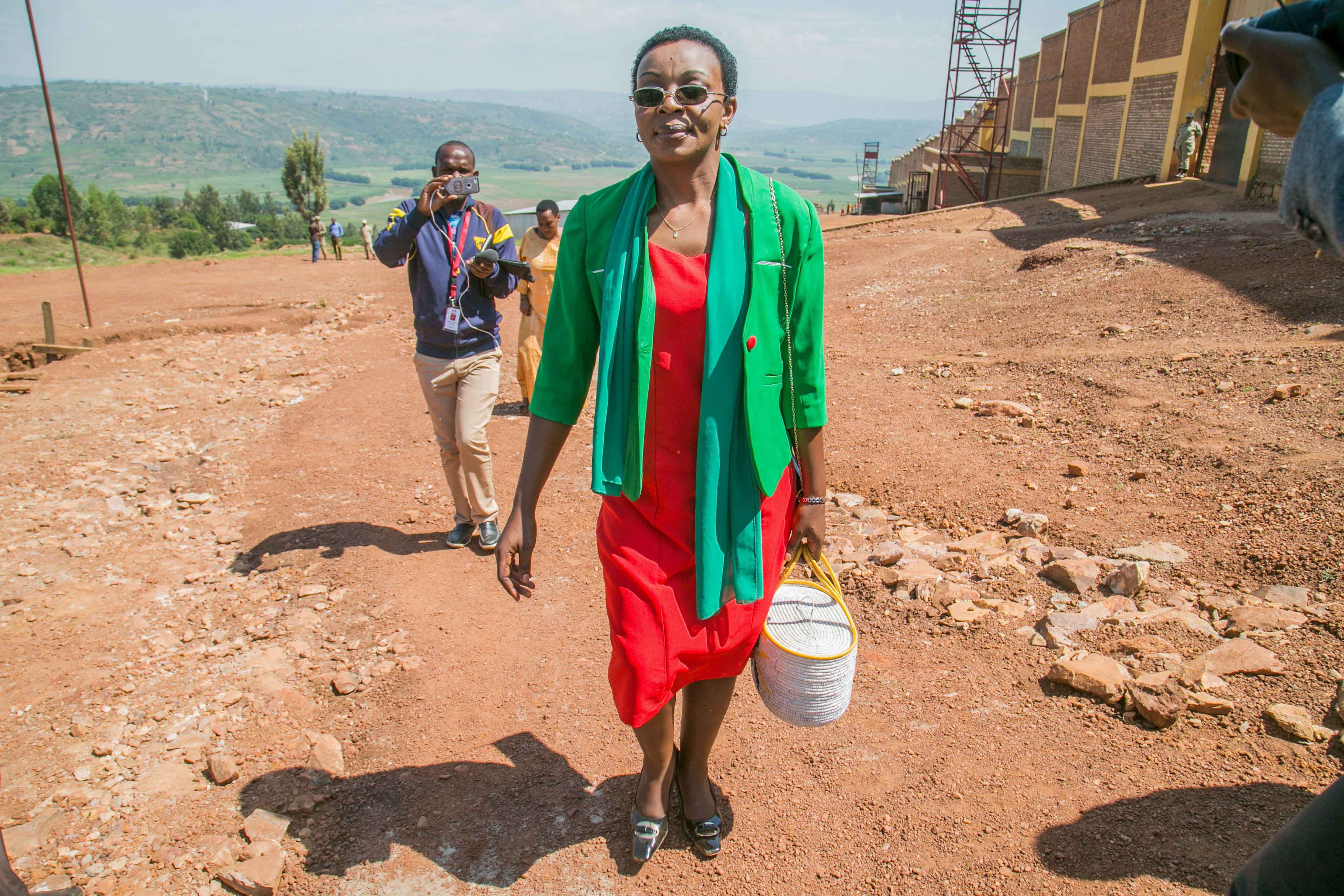 Rwandan opposition leader Victoire Ingabire leaves Nyarugenge prison, on the outskirts of Kigali, after being released on September 15, 2018.