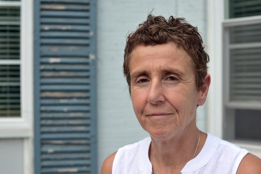 Nicki Casseres, coordinadora de formación y educación comunitaria del Centro de Crisis Gerstein.