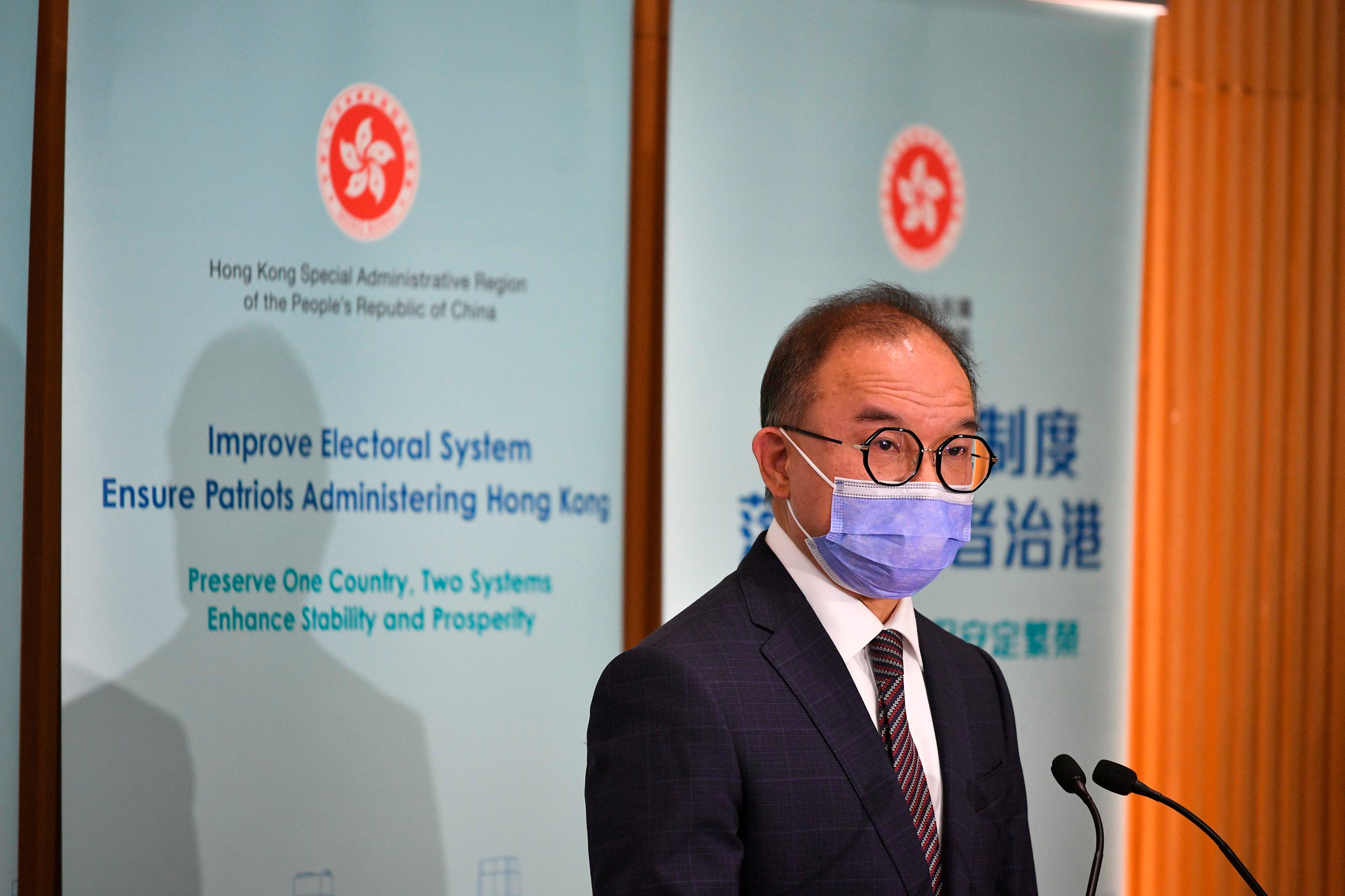 香港政制及内地事务局局长曾国卫在记者会发言，香港，2021年11月29日。