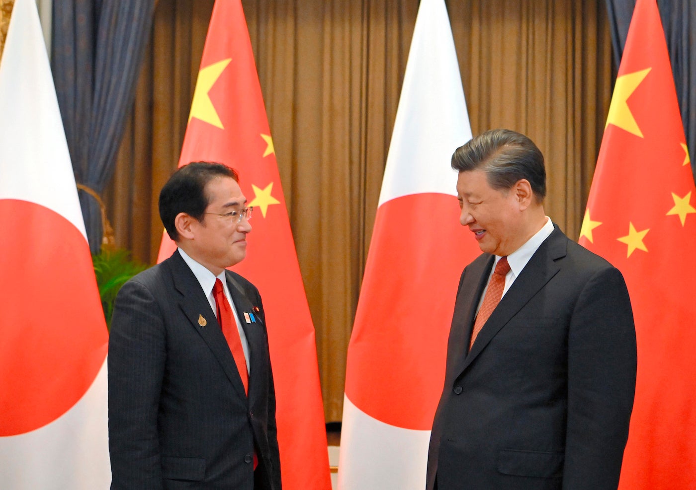 China's President Xi Jinping (R) and Japan's Prime Minister Fumio Kishida meeting in Bangkok, Thailand.