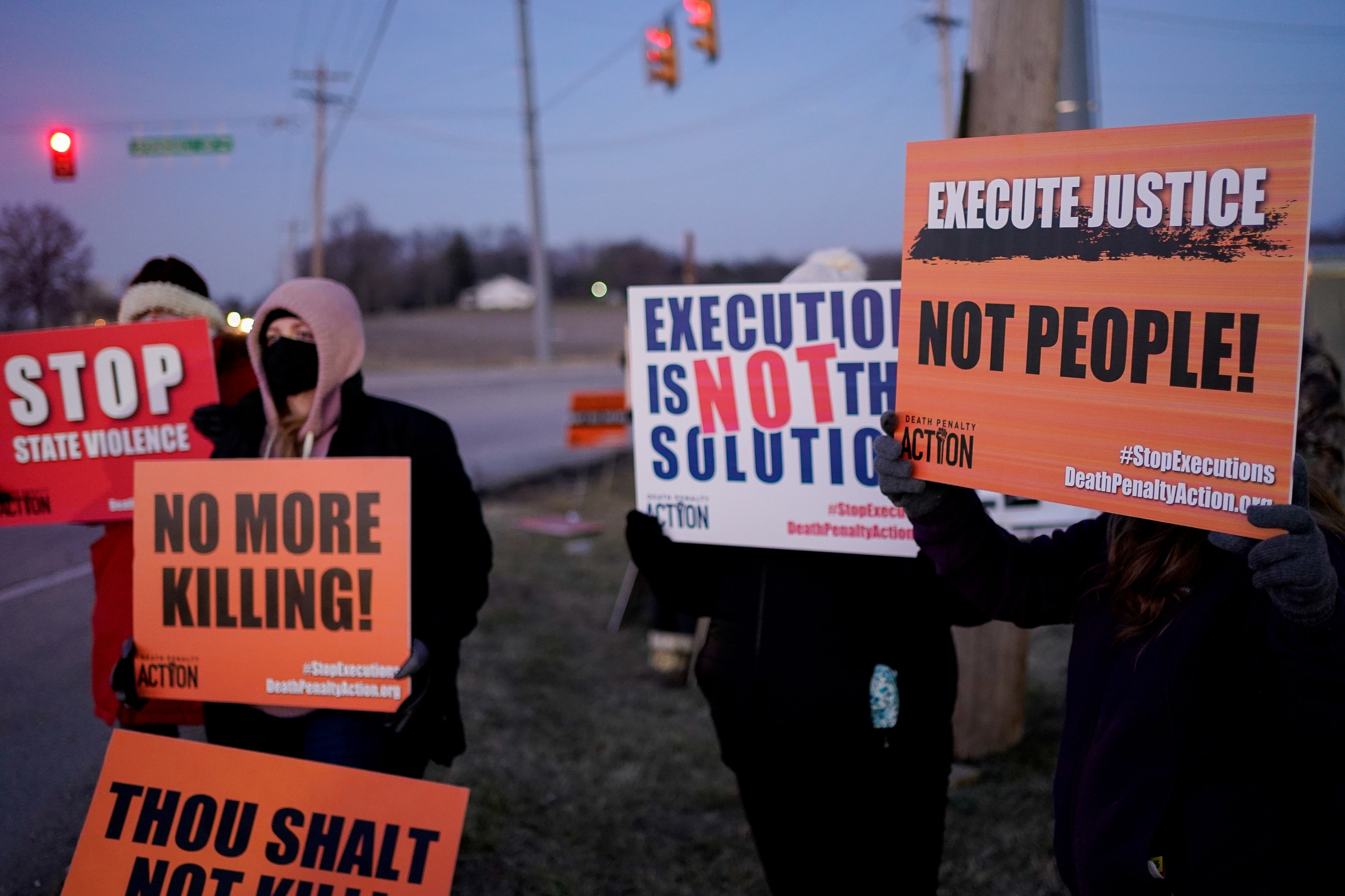 Activists calling for an end to the death penalty gather to protest an execution at the United States Penitentiary in Terre Haute, Indiana, January 12, 2021.