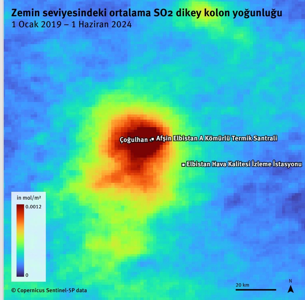 Afşin-Elbistan kömürlü termik santrali A çevresinde 1 Ocak 2019'dan 1 Haziran 2024'e kadar ortalama SO2 konsantrasyonu haritası, santralin yakın çevresinde, 22 km uzaklıktaki Elbistan'daki en yakın izleme istasyonuna göre önemli ölçüde daha yüksek seviyeler gösteriyor. Veriler © Copernicus Sentinel-5P Google Earth Engine ile işlenmiştir.