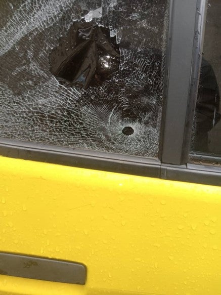 Photo of the broken window of the taxi where Aissatou Traore was shot, in Conakry’s Sonfonia neighborhood, September 4, 2024. 