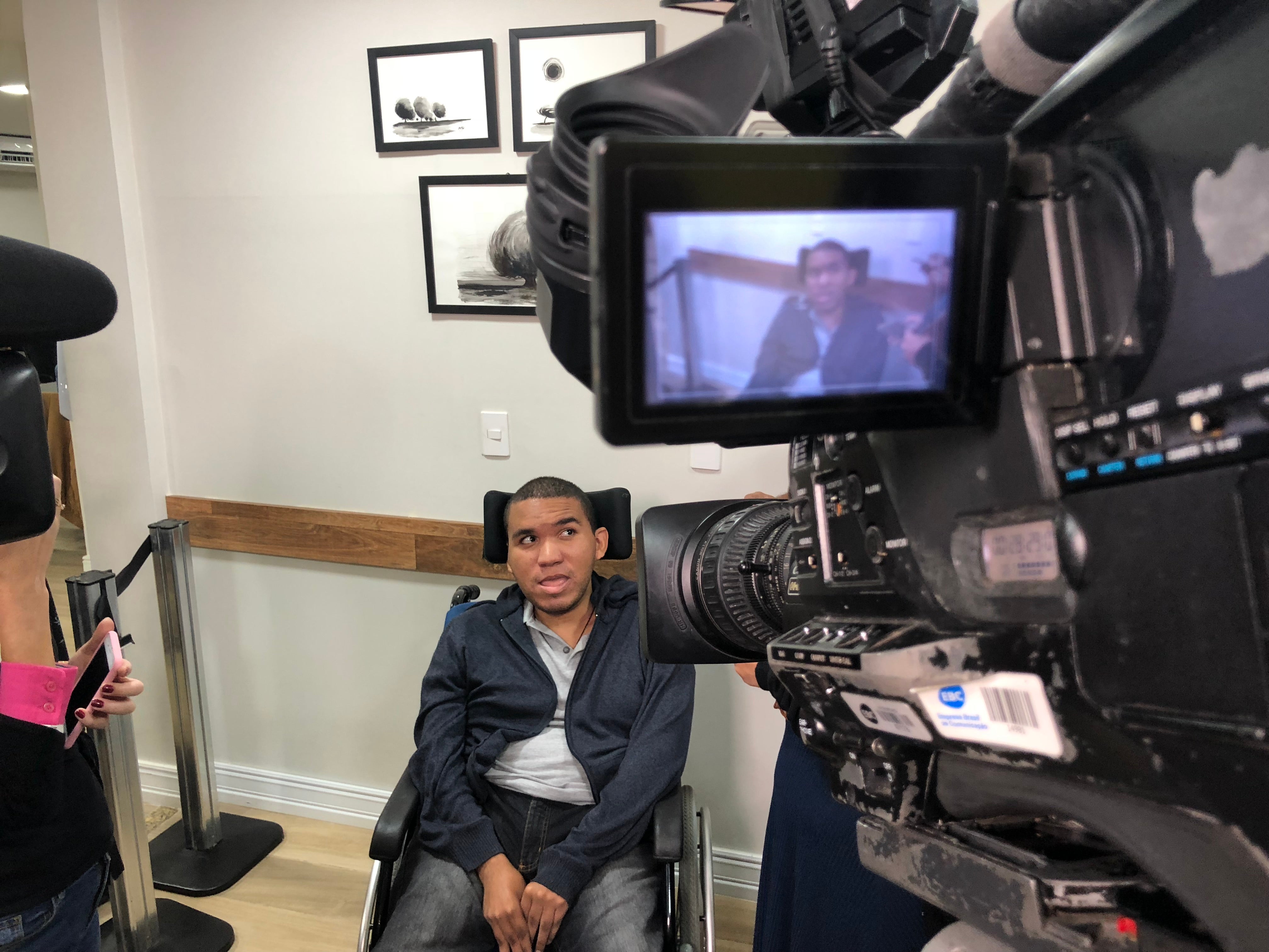 Leonardo Barcellos fala com jornalistas