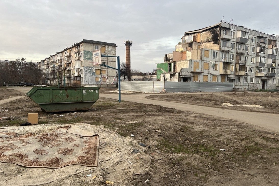 photo of a destroyed apartment building