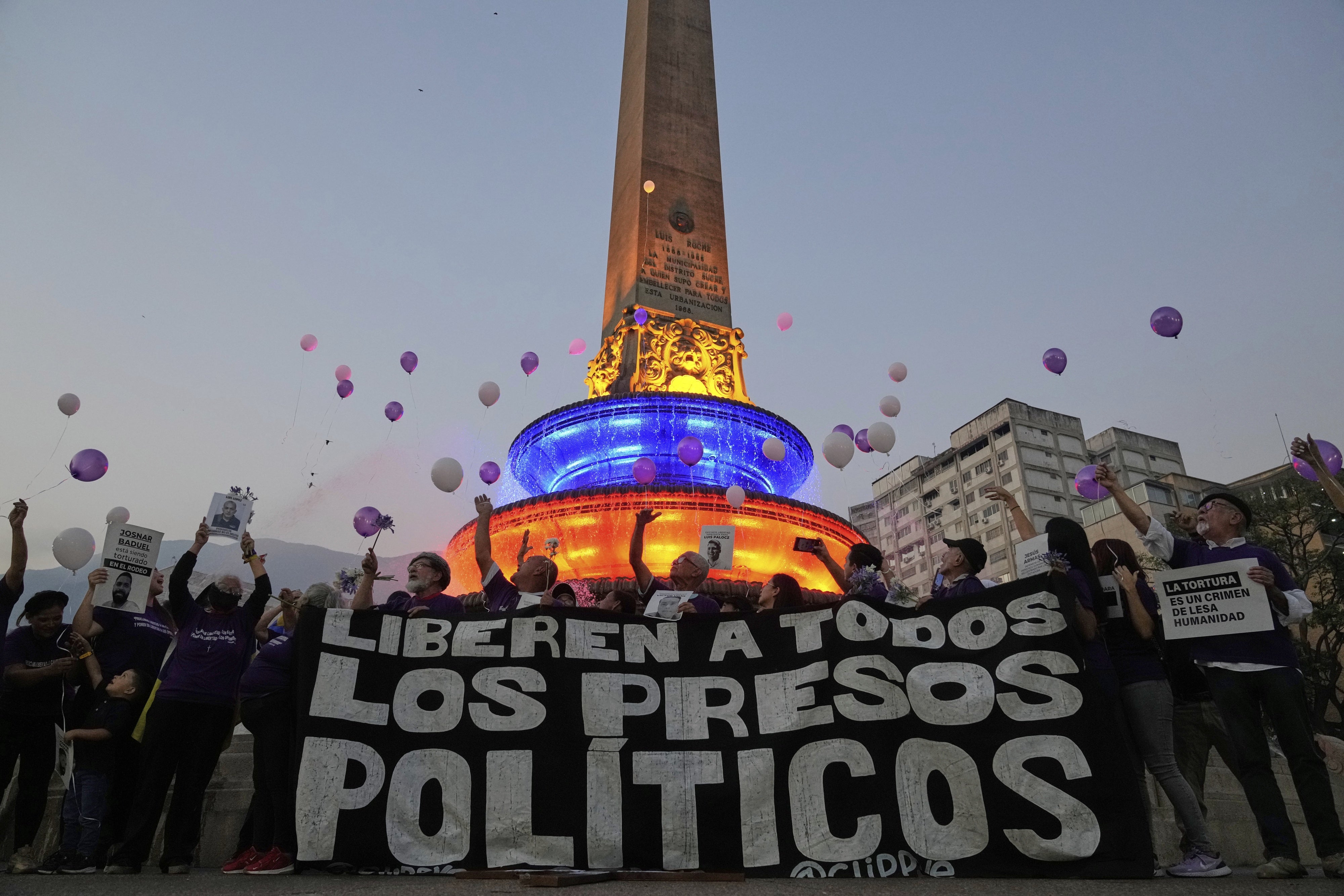 Activists and relatives of prisoners release balloons calling for the freedom of political prisoners, in Caracas, Venezuela, April 14, 2025.