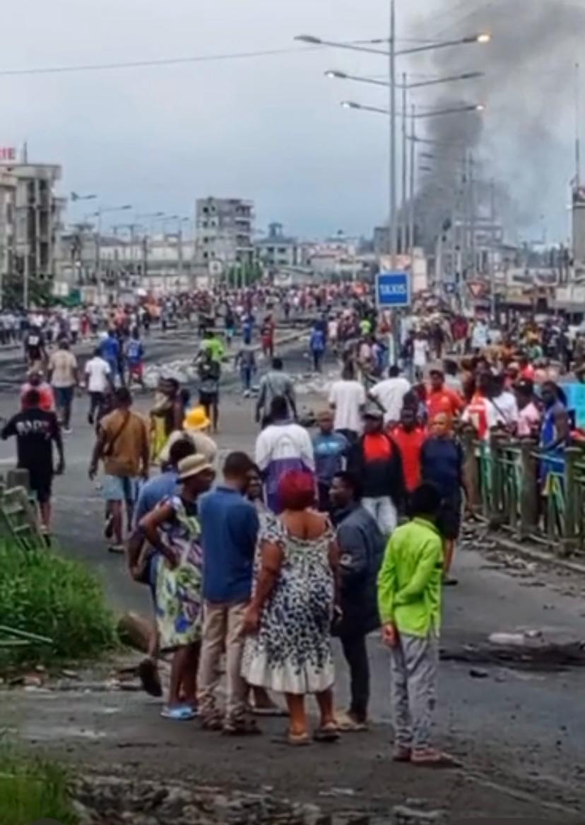 Screenshot of a video showing protesters in the city of Douala, Littoral region of Cameroon, on October 28, 2025.