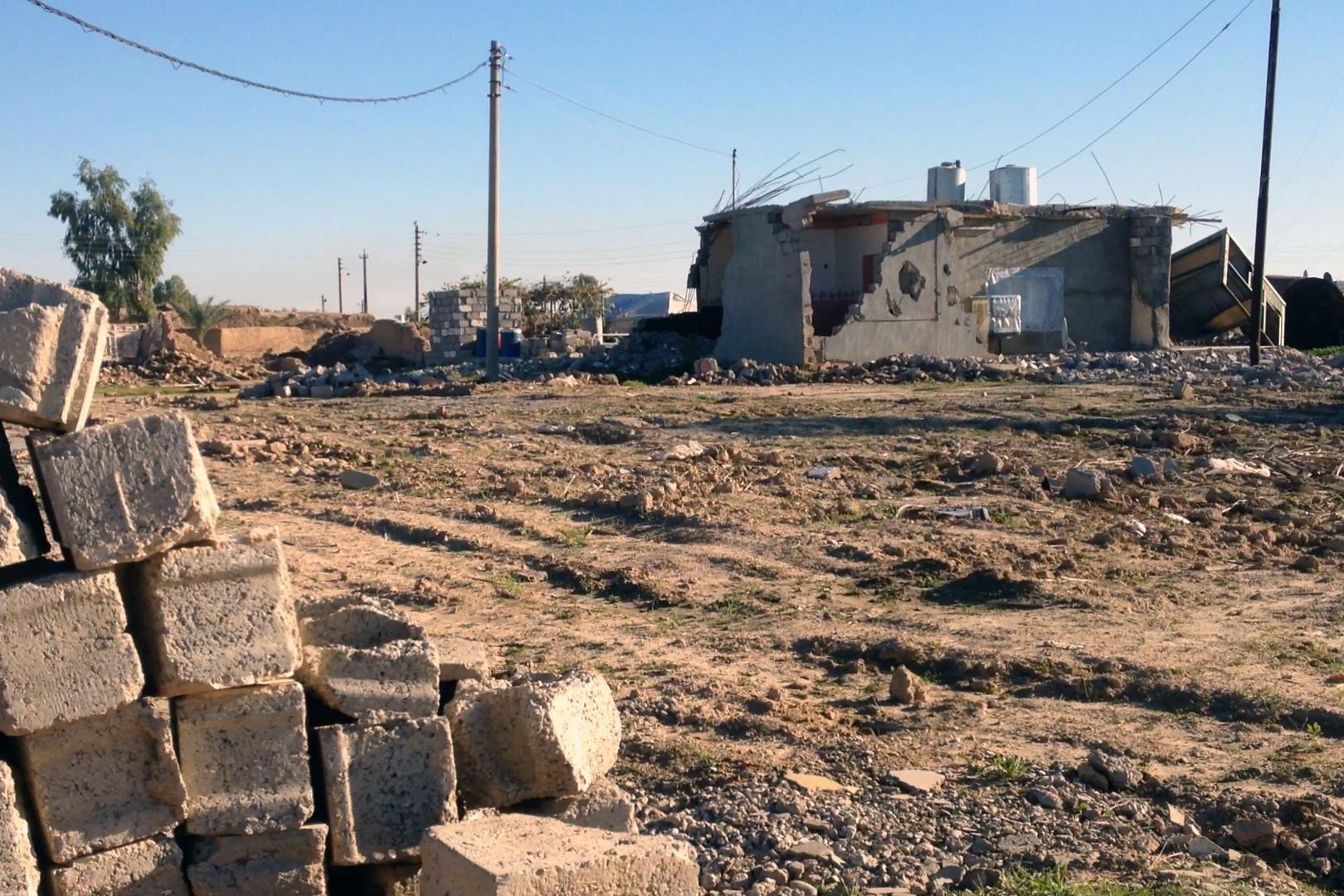 Destruction in Idris Khubbaz. ©2015 Human Rights Watch