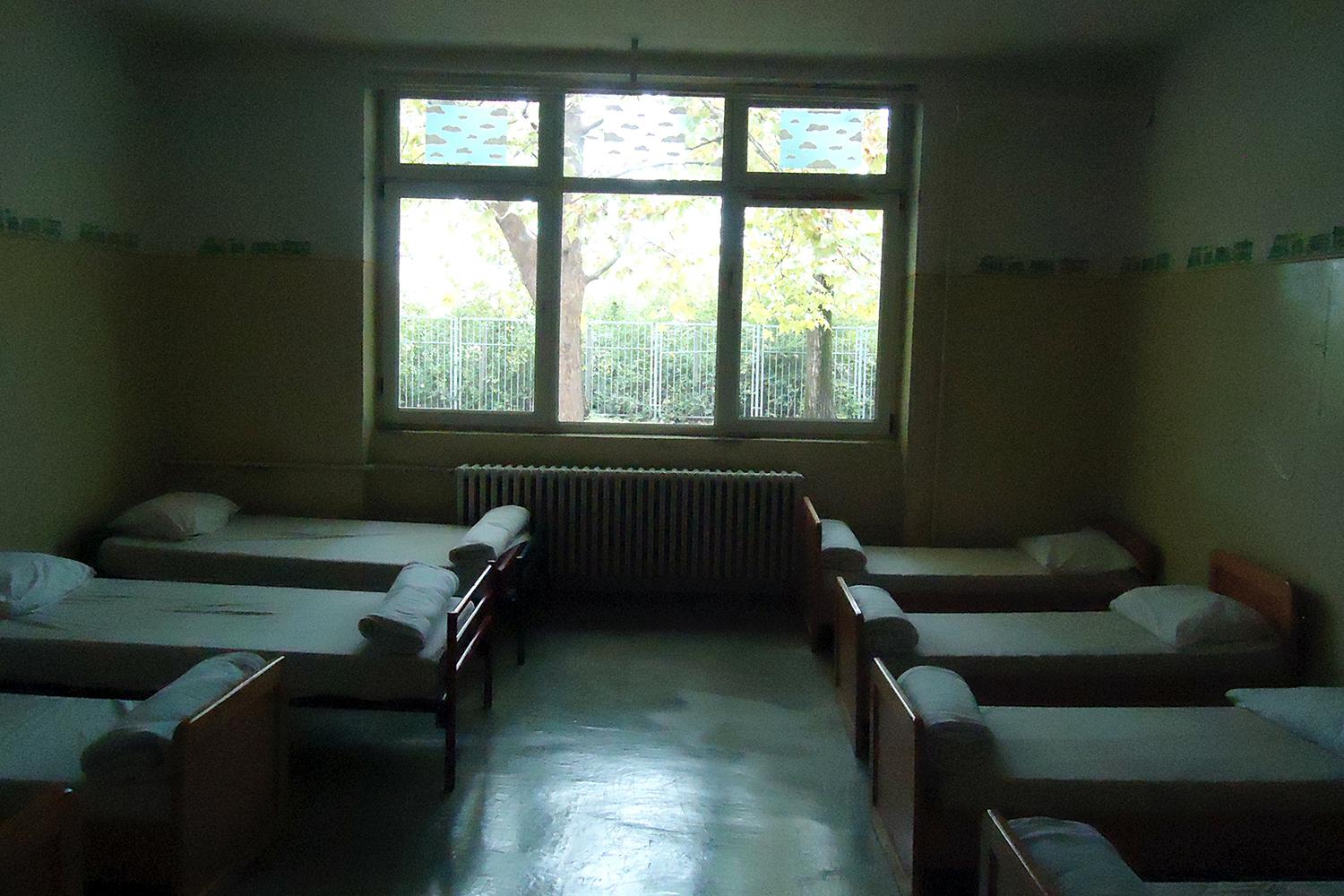 A room in the Veternik Institution for children and adults with disabilities where 540 persons, including children with disabilities live. Up to eight people live in one room. © 2015 Emina Ćerimović for Human Rights Watch