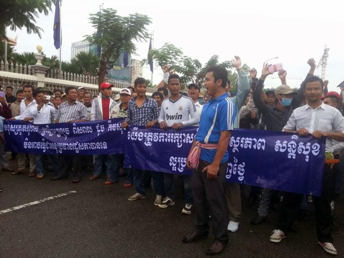 Mao Hoeun at the demonstration. Source: human rights monitors’ collection from social media.