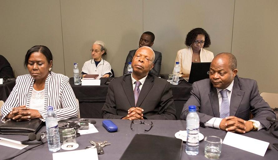 Jeremias Pondeca (center) was a member of a team preparing a meeting to end the current military and political hostilities between RENAMO and the government.