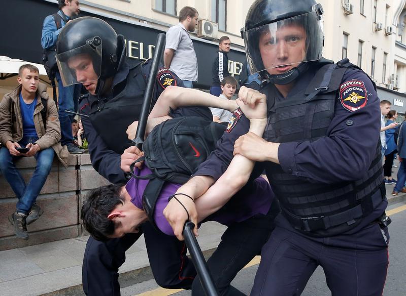 Riot police detain a man during an anti-corruption protest organised by opposition leader Alexei Navalny, on Tverskaya Street in central Moscow, Russia, June 12, 2017. 