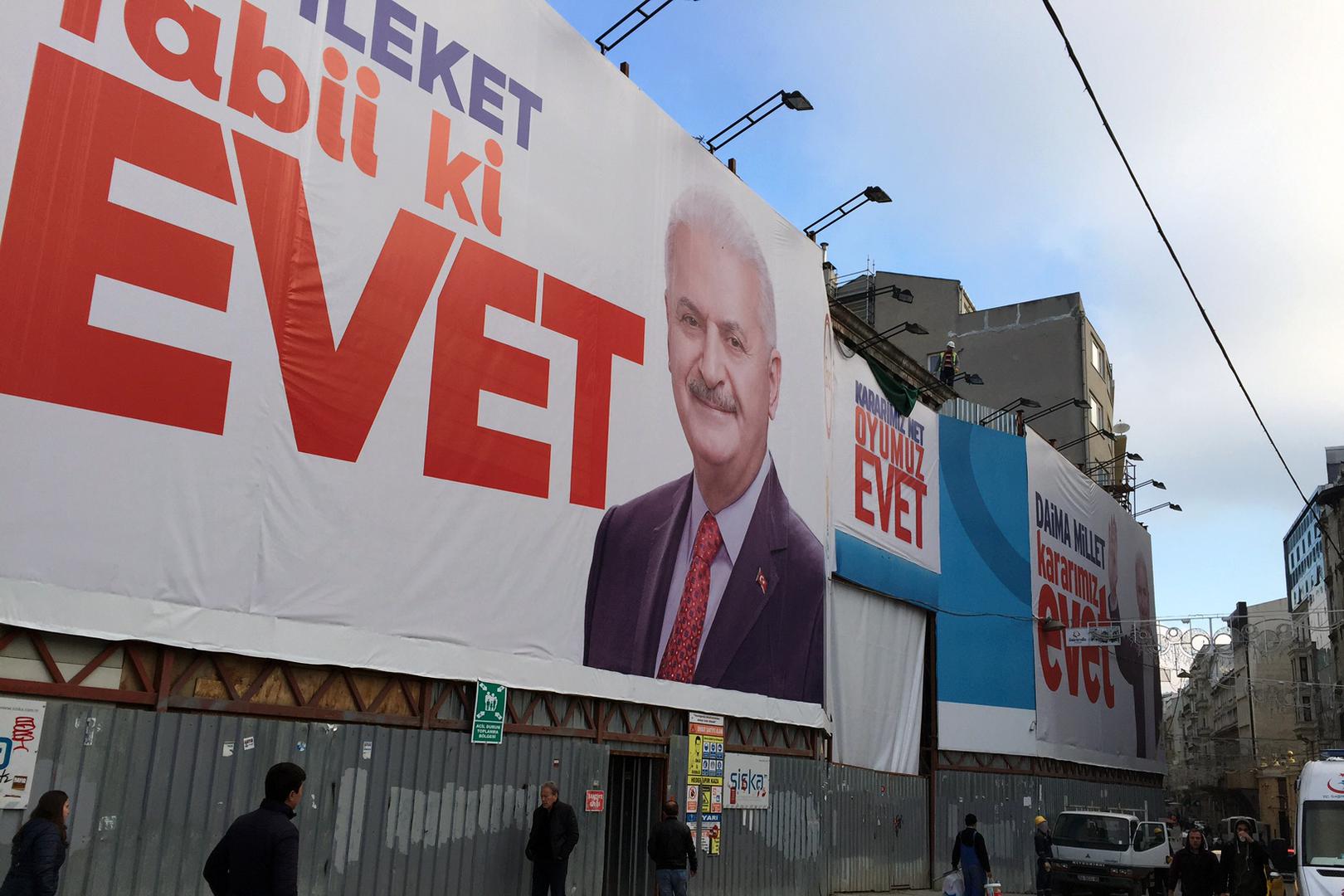 The “Yes” (“Evet”) campaign in Turkey’s April 16 referendum dominates the public space. The banners read (from left) “Of course it’s yes”, “Our vote is yes”, “Our decision is yes.” 