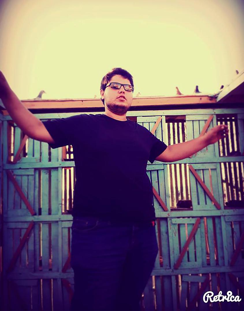 كان راشد قد تخرج مؤخرا من المعهد التقني، ويعمل كسائق سيارة أجرة، وتزوج قبل نحو شهرين من اعتقاله، وفقا لعائلته. 