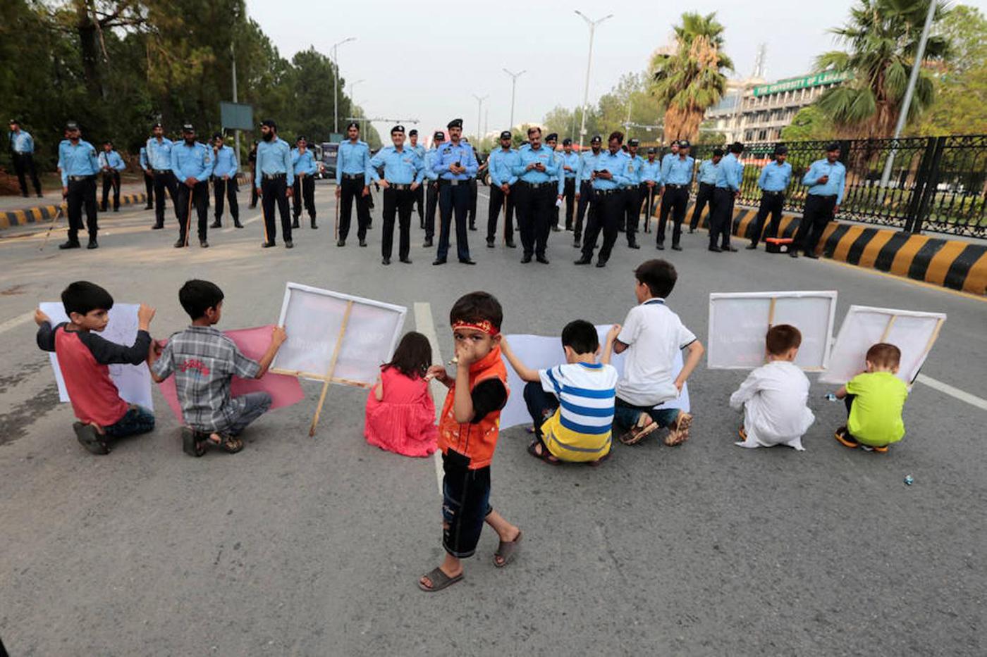 Children hold signs at a protest in Islamabad calling for greater security in the predominantly Shia city of Parachinar, Pakistan, June 27, 2017.