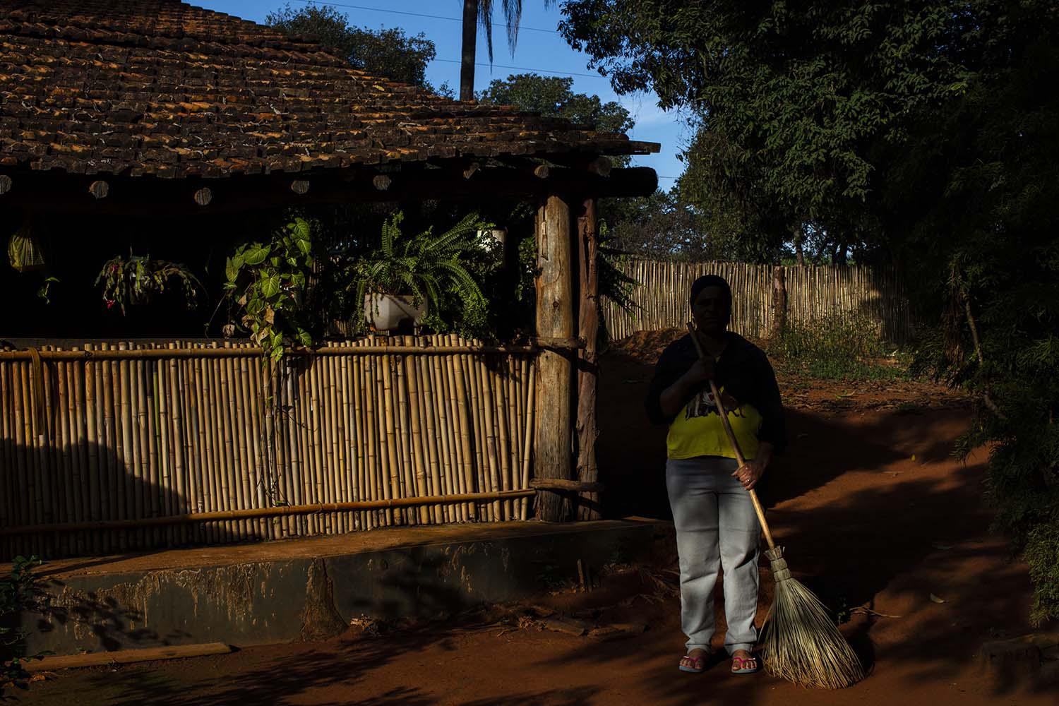 Pedrina, uma mulher de 40 e poucos anos, vive em Minas Gerais. Ela disse à Human Rights Watch que sentiu os sintomas da intoxicação aguda por agrotóxicos muitas vezes e descreveu temer retaliação caso procurasse as autoridades para manifestar preocupações