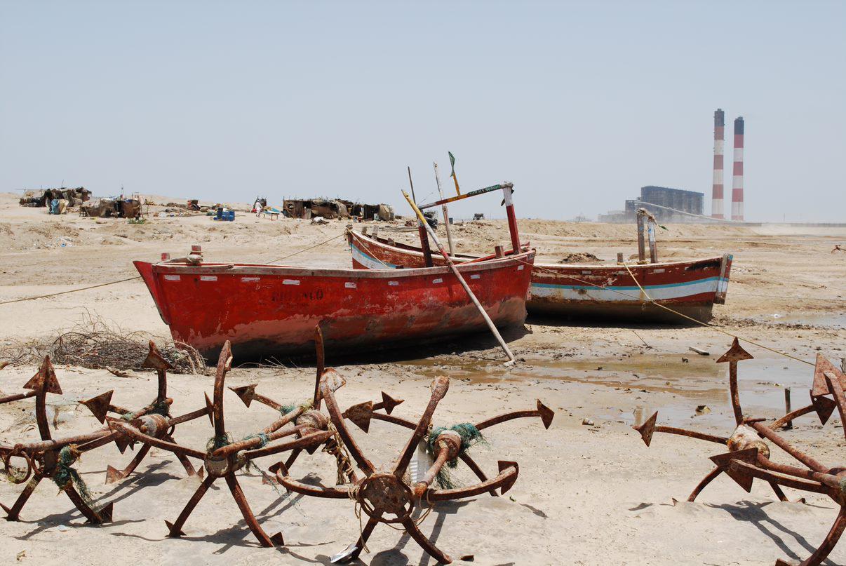 201205bhr_mundrapowerplant_kutadibandar_boats