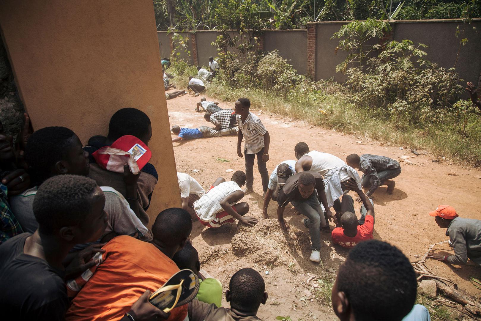 Protesters flee under Congolese military gunfire outside the offices of the electoral commission in Beni during a demonstration against the postponement of elections in Beni territory and the city of Butembo, Democratic Republic of Congo, December 27, 201