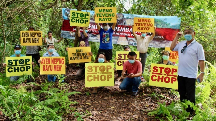 Indigenous groups protest deforestation of their ancestral rainforests in Miri, Sarawak, October 2020. © 2020 The Borneo Project