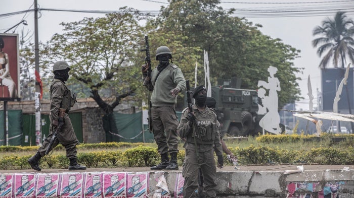 Units of the Mozambican anti-riot police deploy during a march called by the presidential candidate of the Optimist Party for the Development of Mozambique (PODEMOS) in Maputo, on October 21, 2024.