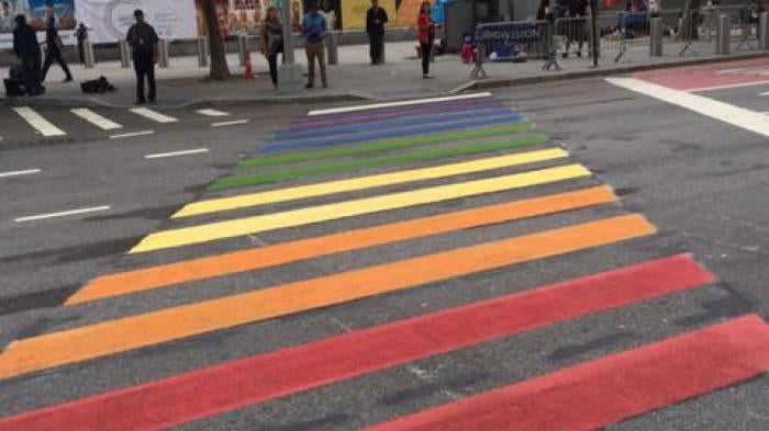 Rainbow cross walk leading to the UN building in New York © 2016 Boris Dittrich/Human Rights Watch 