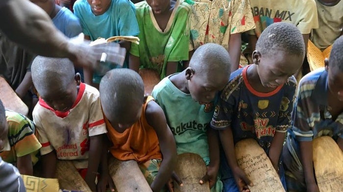 201806africa_senegal_talibestudyStLouis