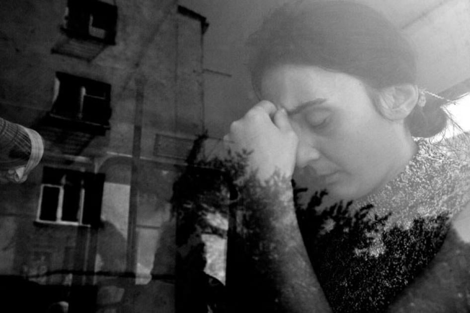 После почти недельного укрытия в подвале в родном селении, вынужденная покинуть свой дом грузинка прибыла в Гори, 18 августа 2008 г.