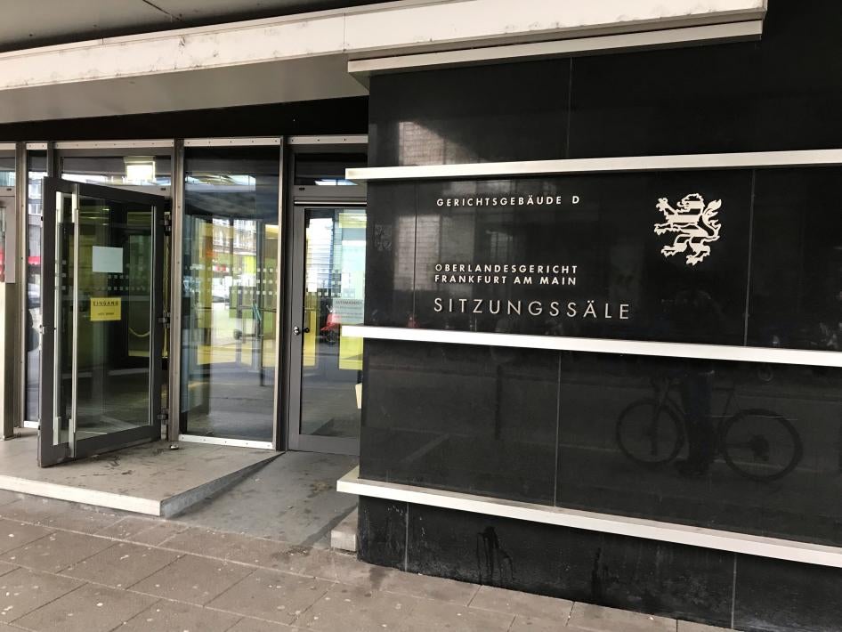 مدخل مبنى محكمة فرانكفورت الإقليمية العليا.  