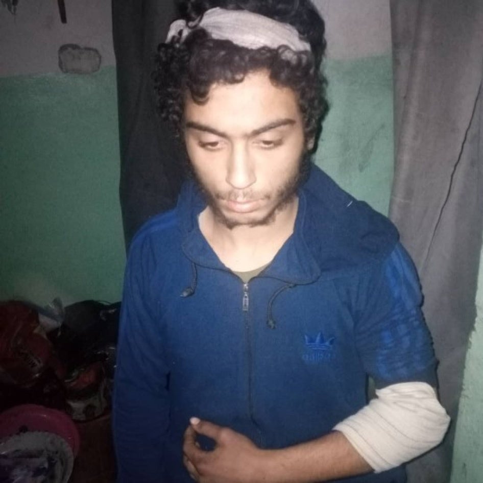 Yusuf Zahab, photographié dans la prison d'al-Sinaa à Hassaké dans le nord-est de la Syrie, lors du siège de cette prison par des combattants de l'État islamique (EI) en janvier 2022. Yusuf Zahag a ensuite réussi à transmettre cette photo à Human Rights Watch.