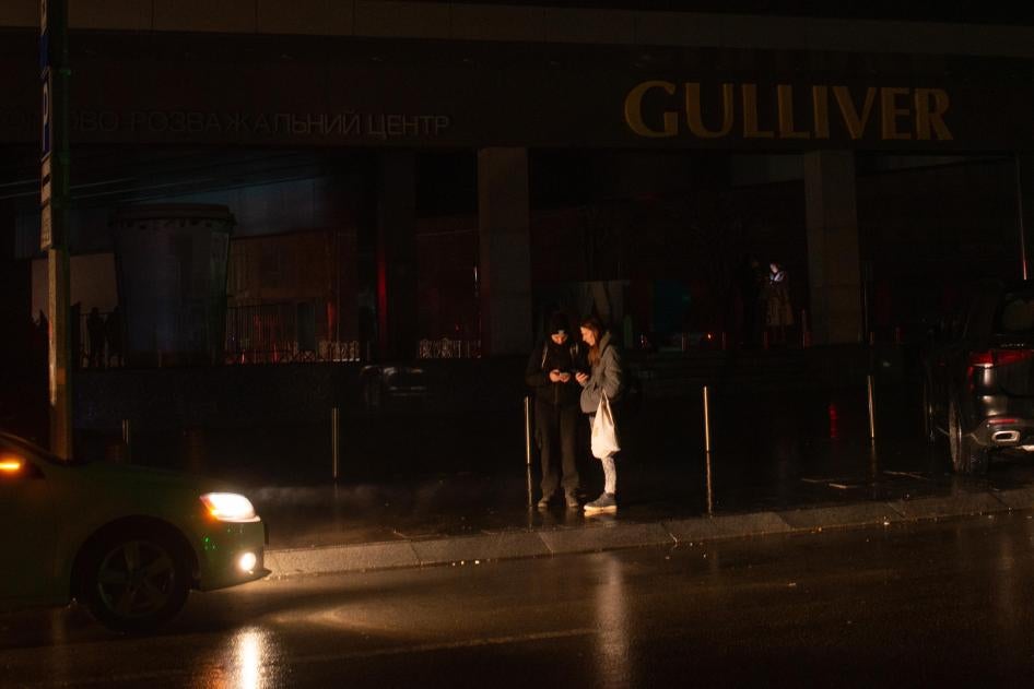 People waiting for taxi in central Kyiv on November 24. Russia’s attacks on Ukraine’s energy grid on November 23, 2022 killed or injured over 30 civilians and interrupted access to power for millions throughout Ukraine. 