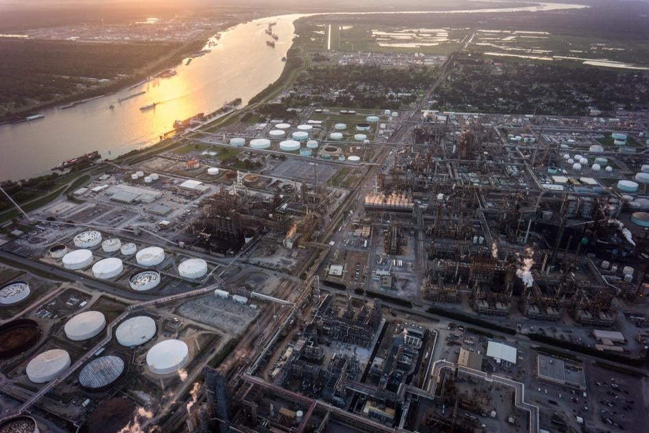 Fossil fuel and petrochemical plants line the area known as 'Cancer Alley," near Baton Rouge, Louisiana, October 15, 2013.