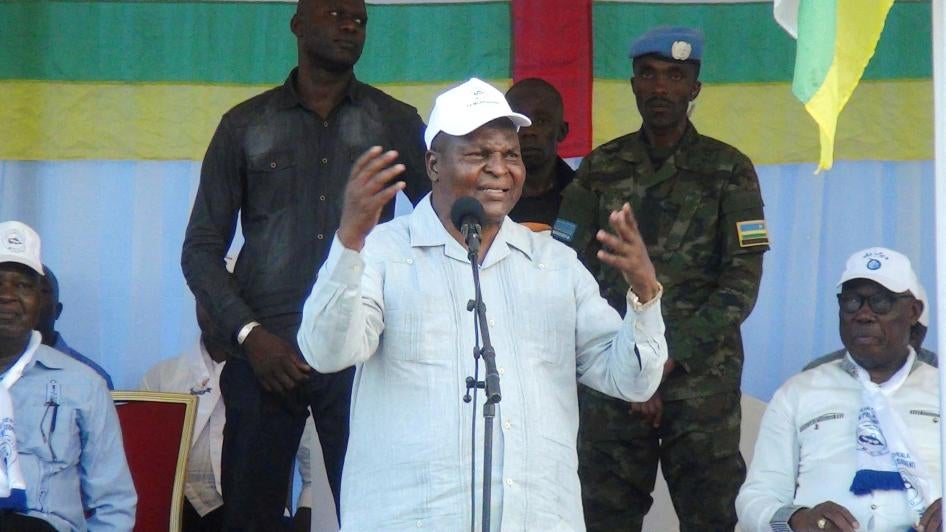 Le président centrafricain Faustin-Archange Touadera s'exprime lors de la campagne en faveur du referendum visant à modifier la constitution et à supprimer la limitation du nombre de mandats, à Bangui, République centrafricaine, le 17 juillet 2023.