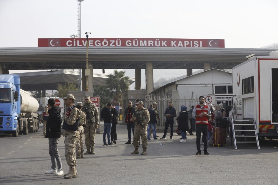 Syrian refugees in Turkey gather at Cilvegozu border gate on Turkish-Syrian border, after the fall of Assad regime in Syria, at Reyhanli district in Hatay, Turkey, December 10, 2024.