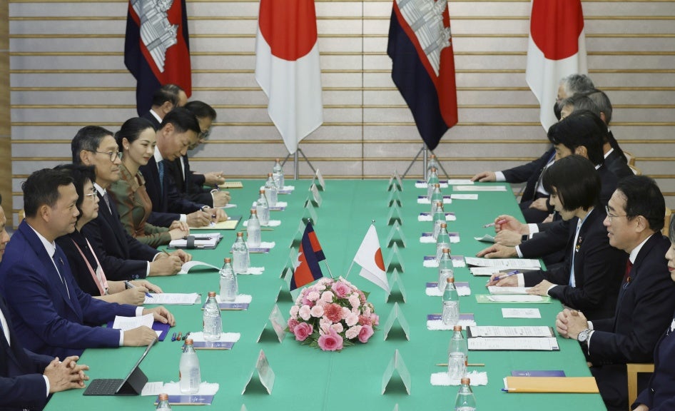 Japanese Prime Minister Fumio Kishida (R) and Samdech Moha Borvor Thipadei Hun Manet, Prime Minister of the Kingdom of Cambodia, hold a meeting at the prime minister's office in Tokyo on Dece 18, 2023.