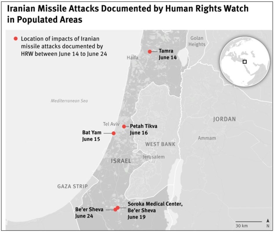 Carte montrant les sites des cinq frappes de missiles iraniens en Israël