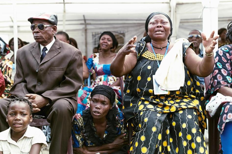 Relatives mourn protesters killed in the September 19 and 20 demonstrations during a funeral ceremony at the opposition Union for Democracy and Social Progress (UDPS) headquarters in Kinshasa, Democratic Republic of Congo, October 31, 2016. 