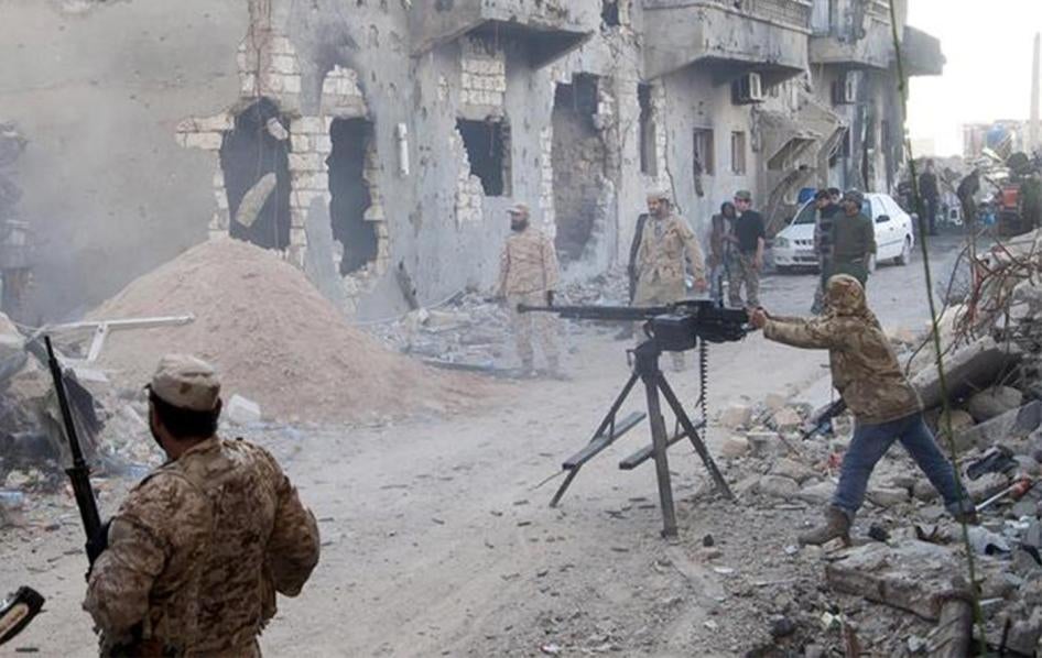 Members of the Libyan National Army, the armed forces allied with the Interim Government in al-Bayda, during clashes with the Benghazi Revolutionaries Shura Council, an Islamist militia alliance, in Benghazi on April 1, 2015. 