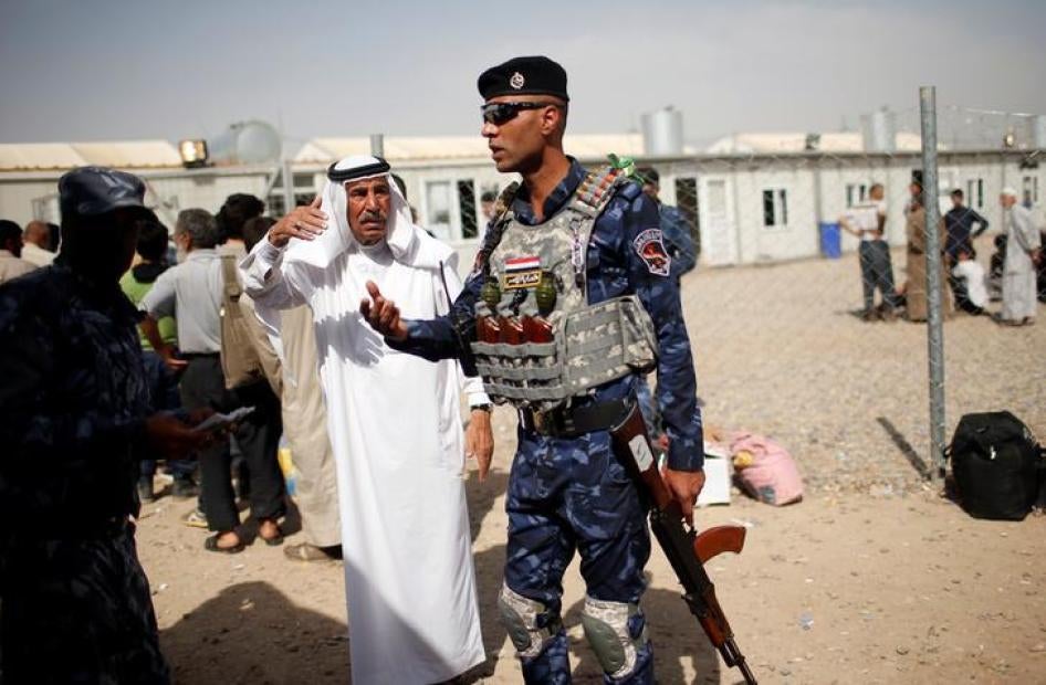A camp resident talks to a member of the Iraqi forces after his arrival at Hammam al-Alil camp south of west Mosul, Iraq May 10, 2017. 