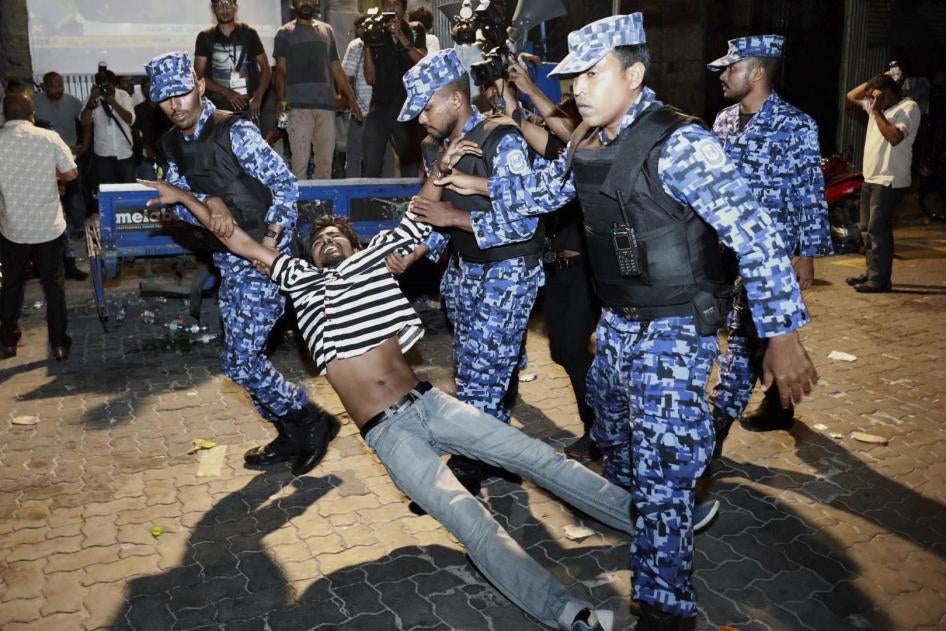 Police officers detain an opposition protester demanding the release of political prisoners during a demonstration in Malé, Maldives, February 2, 2018. 