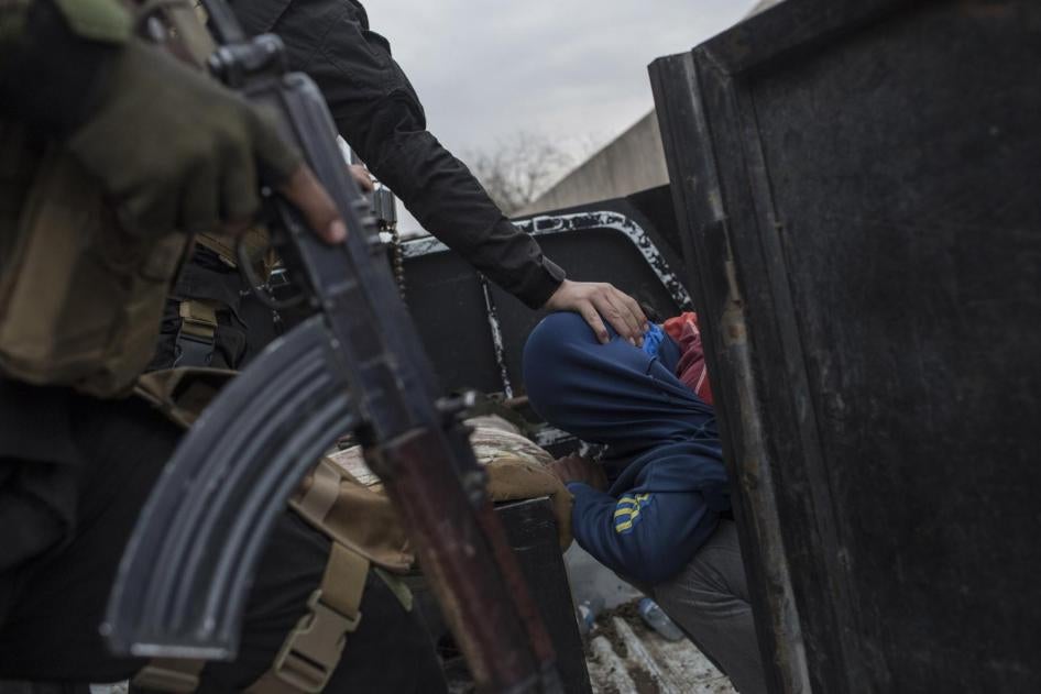 Members of the Iraqi National Security Service arrest a young man they suspect of being affiliated with ISIS in eastern Mosul on March 15, 2017. © 2017 Sam Tarling 