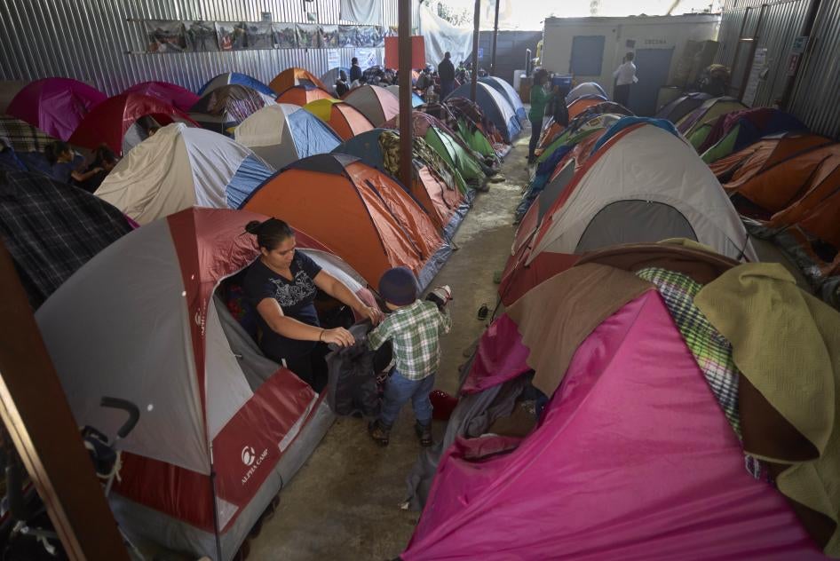 202004us_border_tents