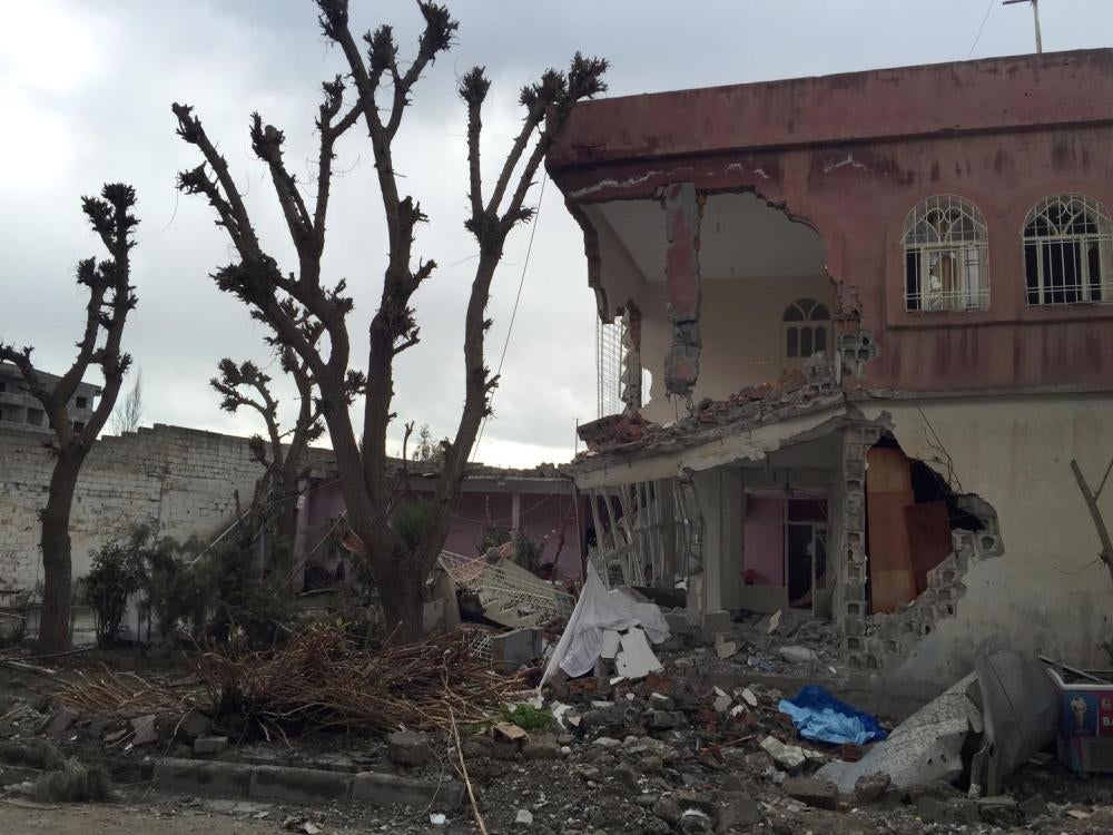 Security operations and armed clashes in Cizre from December 2015 to February 2016 damaged homes in the affected neighborhoods. The authorities began demolition immediately afterwards. 