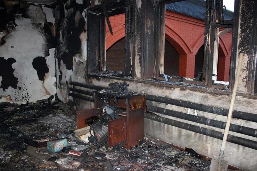 Разрушенный дом семьи предполагаемого боевика в селе Янди, Чечня, декабрь 2014 г.