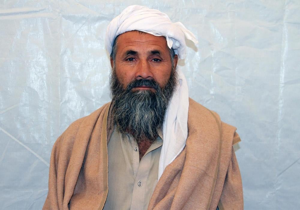 ۵۰ کلن محمد علم د ۲۰۱۶ کال د اکټوبر په میاشت کې له کابله بهر د ملګرو ملتونو د کډوالۍ ادارې په يوه مرستندویه مرکز کې نوم ثبتولو ته انتظار باسي. په پاکستان کې له ۳۲  کاله ژوند وروسته د حکومت له‌خوا د تبعید ګواښ او هره ورځ د پولیسو له‌خوا په غیر قانوني ډول د