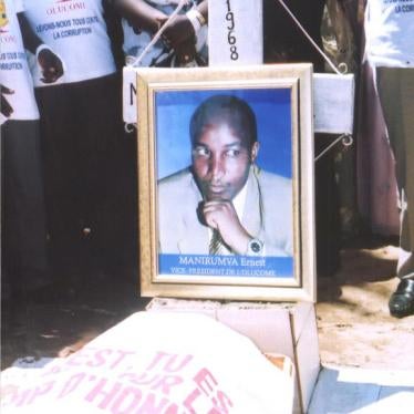 Funeral of Ernest Manirumva, vice-president of the Burundian civil society group OLUCOME, on April 13, 2009. Manirumva, who had helped to expose several cases of corruption in Burundi, was murdered at his home in Bujumbura on April 9, 2009.