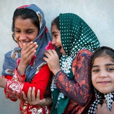 202006mena_iran_girls