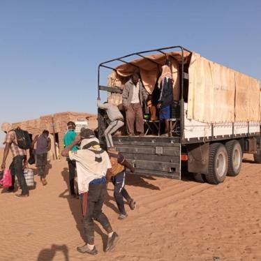 Migrants of several nationalities, part of a group of 270 people, arrive from Algeria to Assamaka, Niger, on September 30, 2020. © 2020 IOM Niger